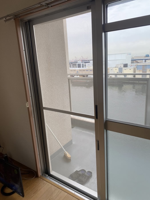 神戸市東灘区のお客様網戸の張替え写真