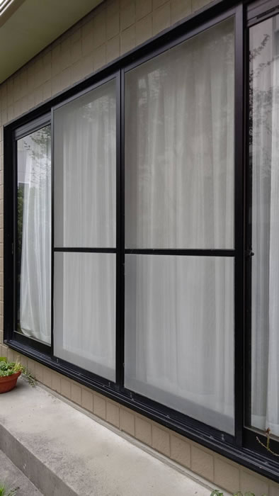 山梨市のお客様網戸の張替え写真